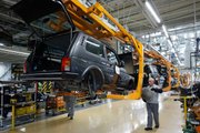 Производство автомобилей 'ЛАДА' на заводе российского автопроизводителя 'АвтоВАЗ' в Тольятти.