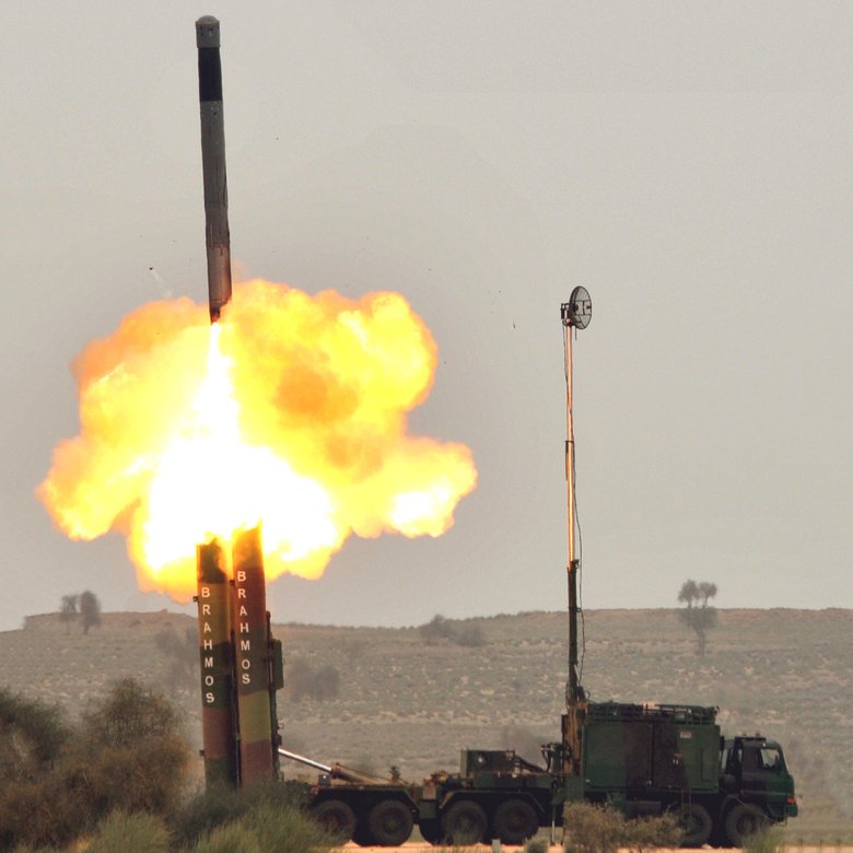 Подразделение индийской армии успешно запустило ракету «БраМос» и уничтожило предварительно выбранную цель на полигоне в Раджастане. Фото: commons.wicikedia.org/Ministry of Defence, Government of India
