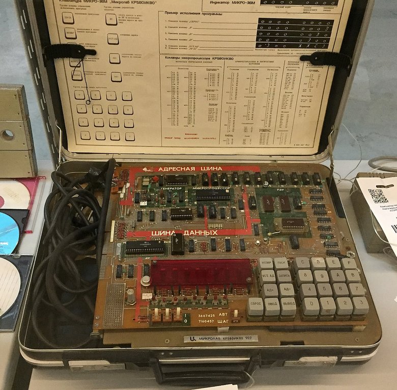Микропроцессорная лаборатория «Микролаб КР580ИК80 907». Intel inside! Ну, почти