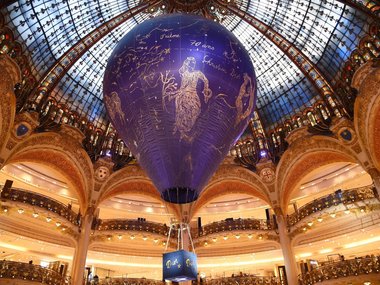 Slide image for gallery: 7644 | Выставка Dior в парижской «Галерее Лафайет»