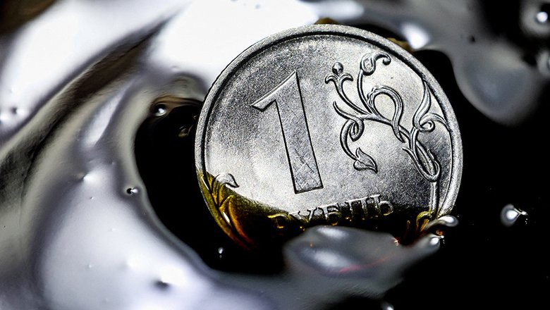 Эксперт объяснил, зачем властям России доллар по 100 рублей