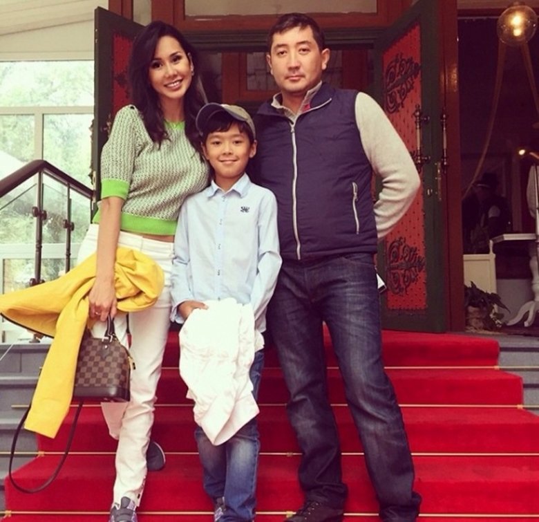 Динара Сатжан с мужем и сыном