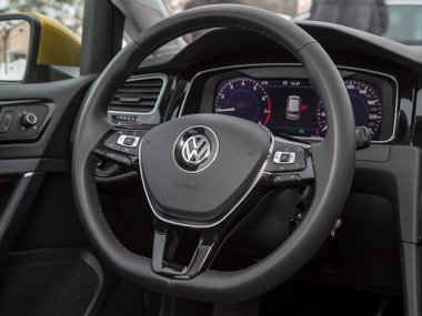 slide image for gallery: 24148 | Тест Kia Ceed против Volkswagen Golf