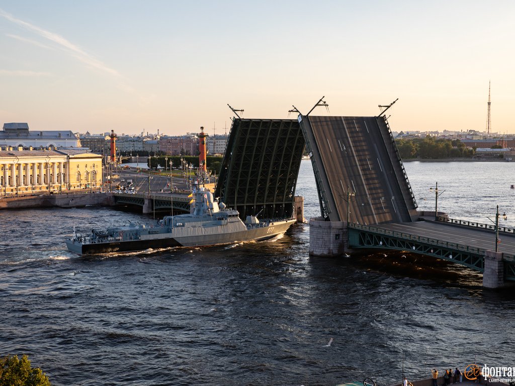 Улицы в центре перекроют с утра, разведут мосты. В Петербурге — репетиция  военно-морского парада - Новости Mail.ru