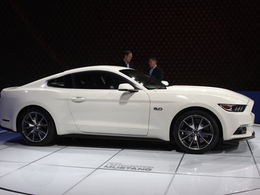 slide image for gallery: 15483 | Ford Mustang 50 Year Limited Edition