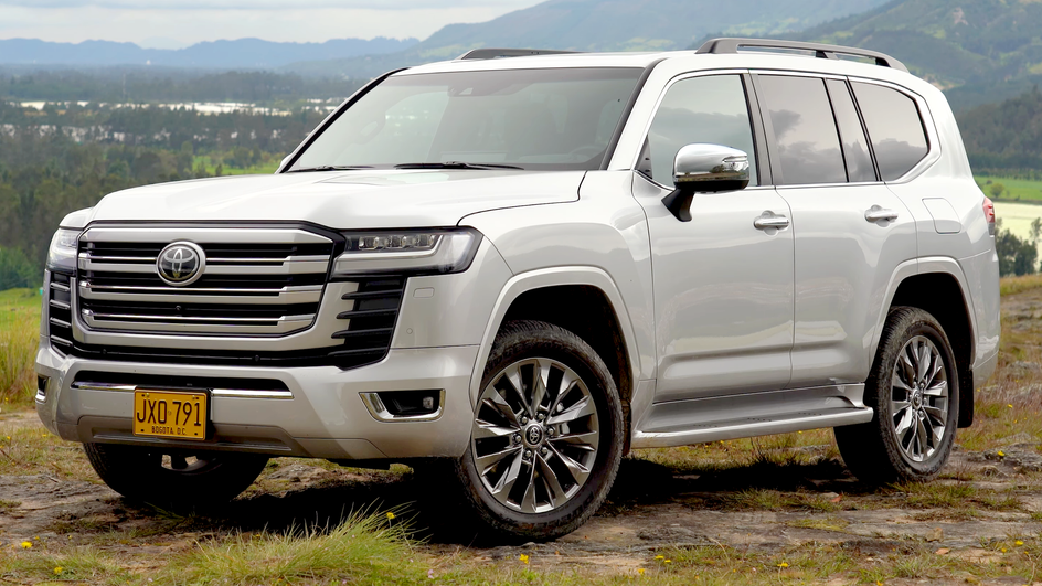 Внедорожник фирмы Toyota модели Land Cruiser Внедорожник фирмы Toyota модели Land Cruiser