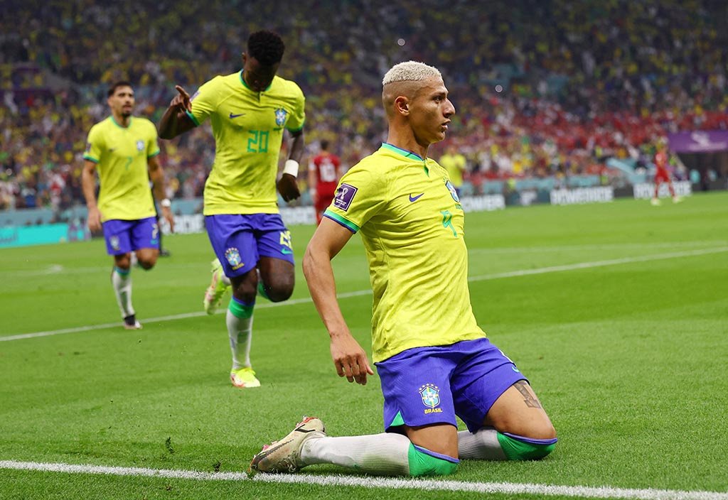 Сборная Бразилии обыграла команду Сербии в матче чемпионата мира по футболу