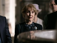 Уна Стаббс в роли миссис Хадсон в сериале «Шерлок»