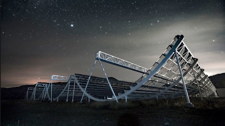 Телескоп CHIME, при помощи которого поймали радиовсплеск. Фото: California Academy of Sciences