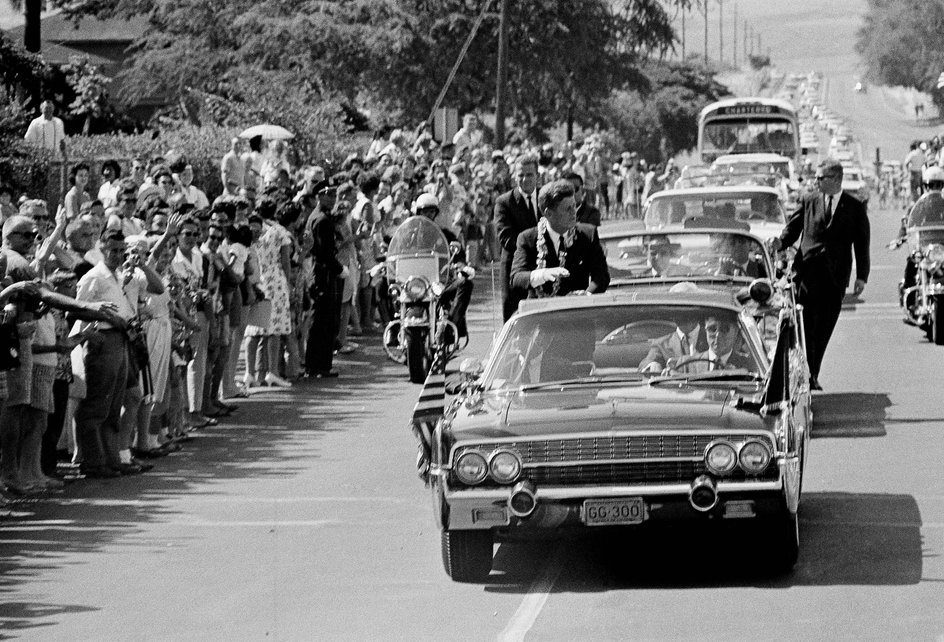 Кортеж Президента Джона Кеннеди на Гавайях 9 июня 1963 года Кортеж Президента Джона Кеннеди на Гавайях 9 июня 1963 года