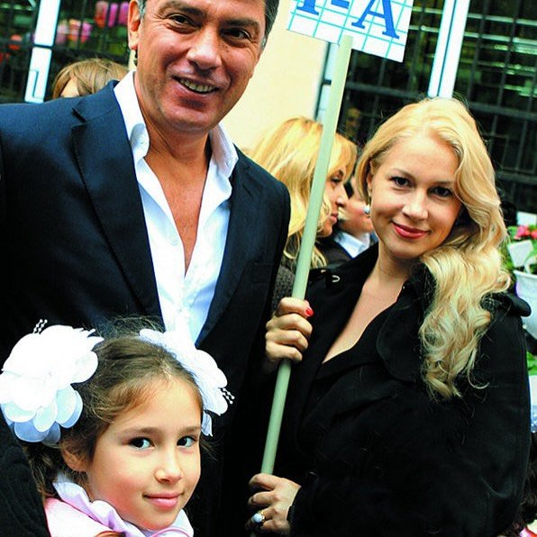 Дина Немцова с семьей Дина Немцова с семьей