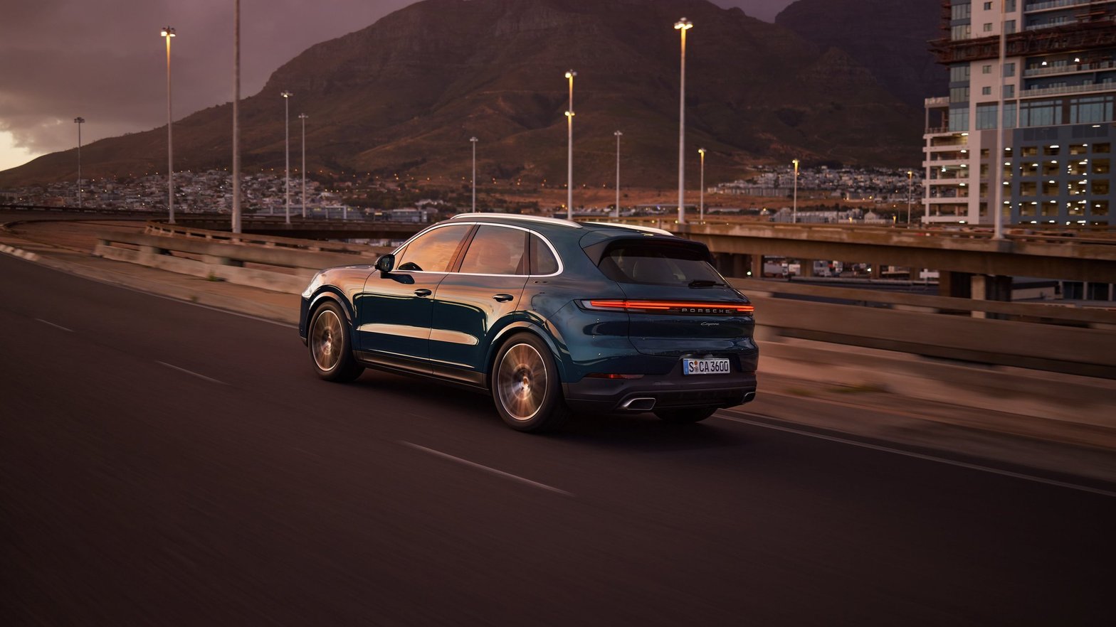 Обновленный Porsche Cayenne динамика