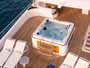 slide image for gallery: 24266 | Majesty 140