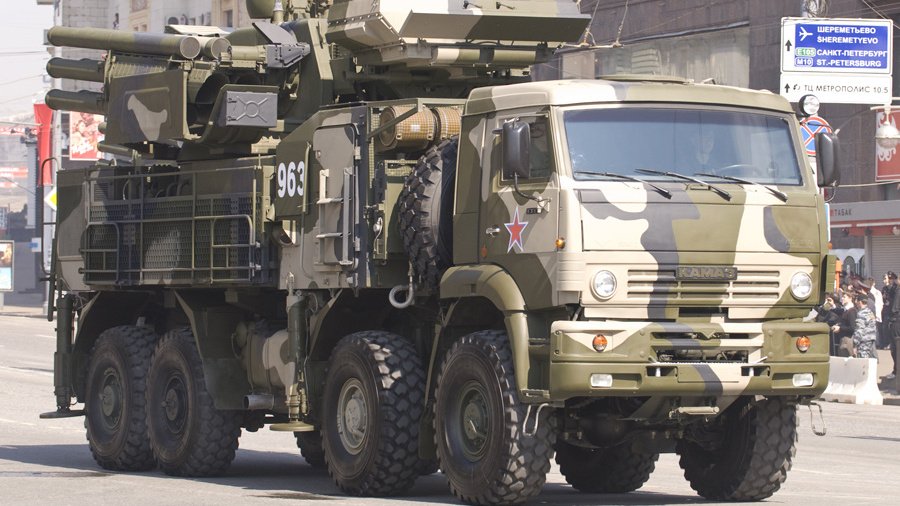 ЗРПК «Панцирь-С1» в кузове автомобиля. ЗРПК «Панцирь-С1» в кузове автомобиля.