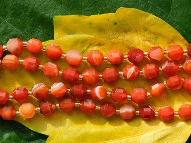 Украшение из сердолика Украшение из сердолика