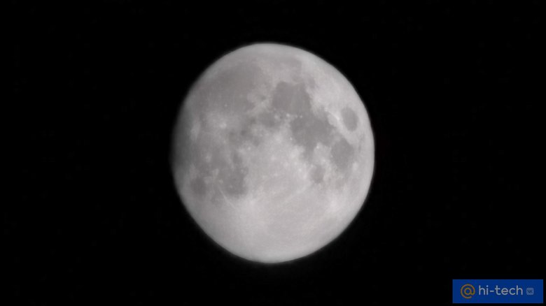 Это настоящая Луна. Снято на Huawei P30 Pro с 50-кратным приближением. Без штатива.