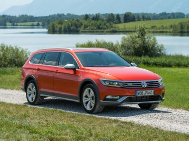 slide image for gallery: 18107 | Volkswagen Passat Alltrack