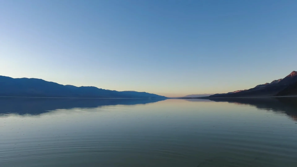 Так выглядит озеро в Долине Смерти