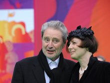 Вениамин Смехов с супругой на церемонии открытия 32-го ММКФ, 2010 год Вениамин Смехов с супругой на церемонии открытия 32-го ММКФ, 2010 год