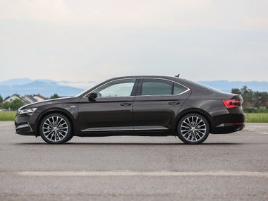 slide image for gallery: 25097 | Skoda Superb