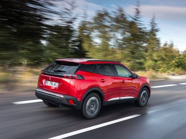 slide image for gallery: 27061 | Peugeot 2008