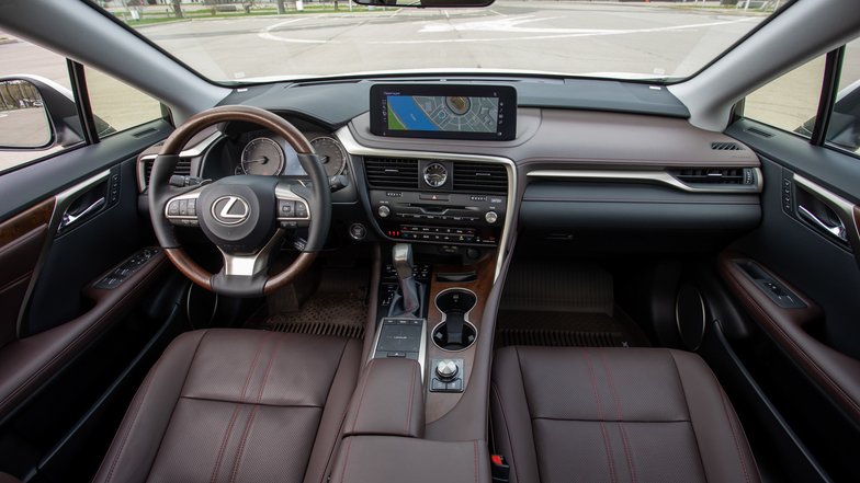 slide image for gallery: 28132 | Тест-драйв Lexus RX300