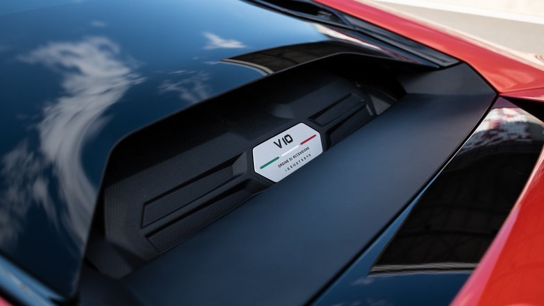 slide image for gallery: 24756 | Lamborghini Huracan Evo