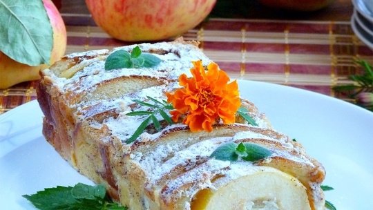 Простой рецепт шарлотки с яблоками