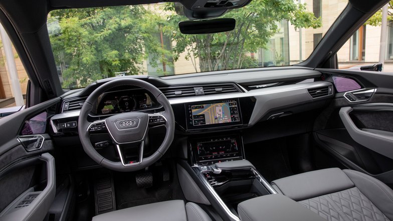 slide image for gallery: 26562 | Audi e-tron