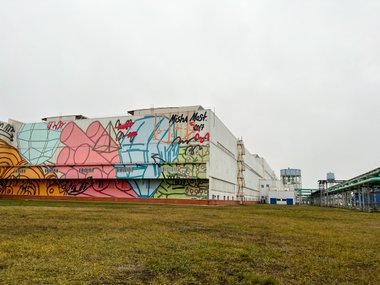 Граффити на заводе