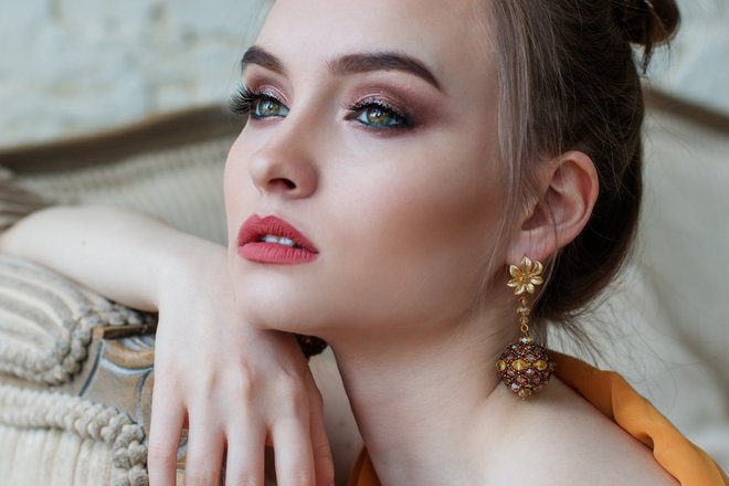 Девушка в сережках Девушка в сережках
