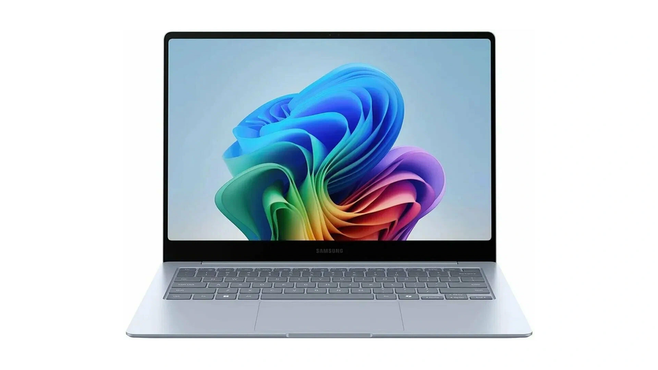 Ноутбук Samsung Galaxy Book 4 Edge с процессором Qualcomm Snapdragon X Elite X1E-80−100 на белом фоне Ноутбук Samsung Galaxy Book 4 Edge с процессором Qualcomm Snapdragon X Elite X1E-80−100 на белом фоне