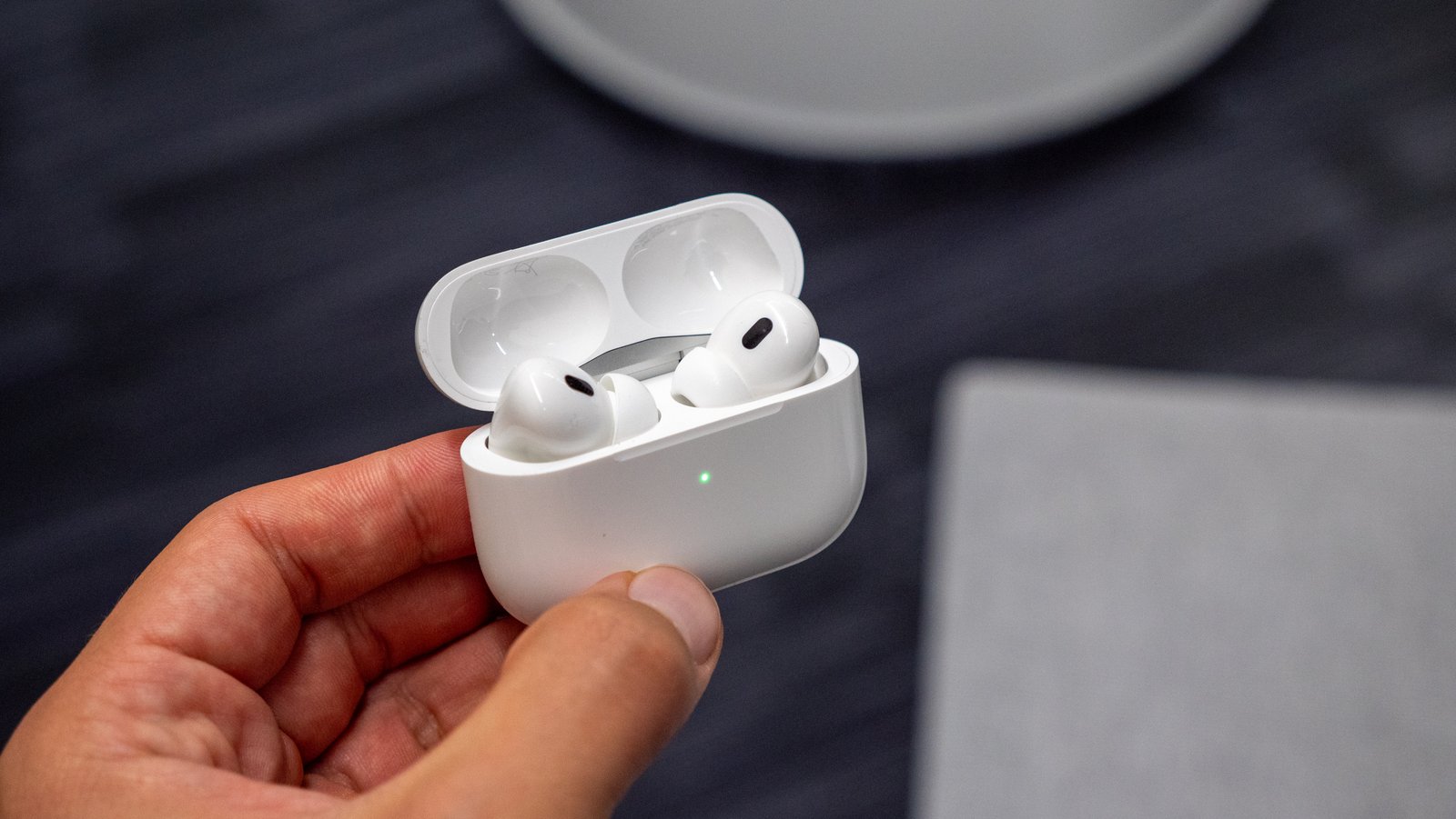 Обзор AirPods Pro 2 с разъемом USB-C: отвечаем на N главных вопросов -  Hi-Tech Mail.ru