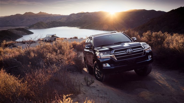 slide image for gallery: 24064 | Toyota Land Cruiser Heritage Edition