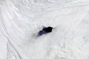 Полынья Мод Райз — дыра в морском льду Антарктиды, которая в 2016 и 2017 годах выросла до размеров Швейцарии.