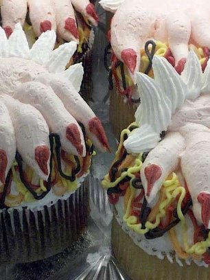 Slide image for gallery: 2062 | Вероятно, название известного торта «Дамские пальчики» кондитер воспринял слишком буквально