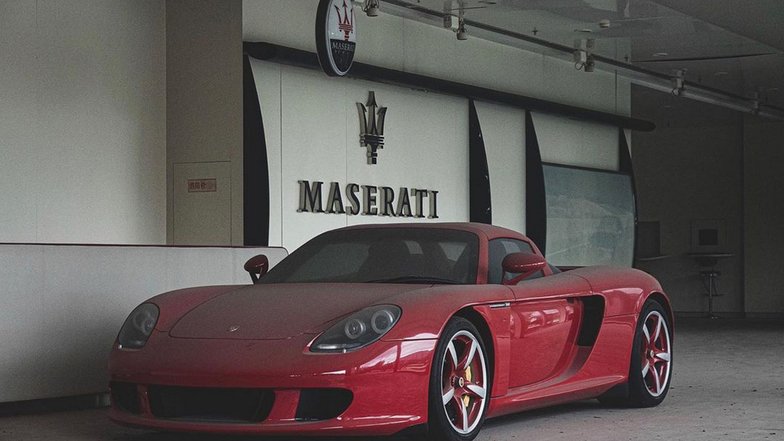 slide image for gallery: 26391 | Porsche Carrera GT
