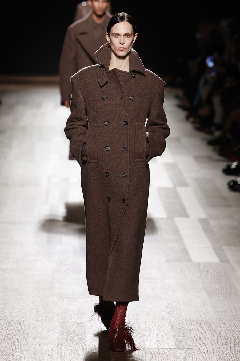 Сочетание коричневого в одежде на показе Ferragamo Сочетание коричневого в одежде на показе Ferragamo