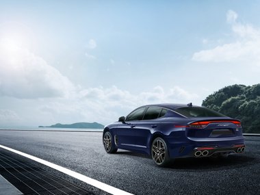 slide image for gallery: 26409 | Новый и старый Kia Stinger
