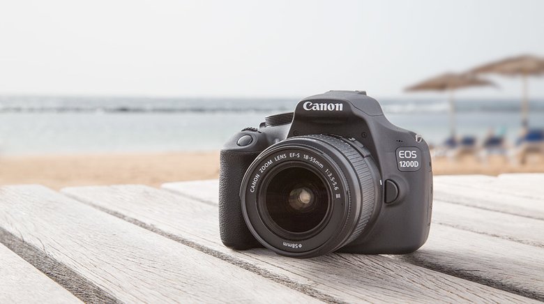 Зеркальный фотоаппарат Canon EOS 1200D.