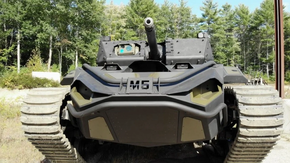  новая автономная боевая машина с пушкой Bushmaster