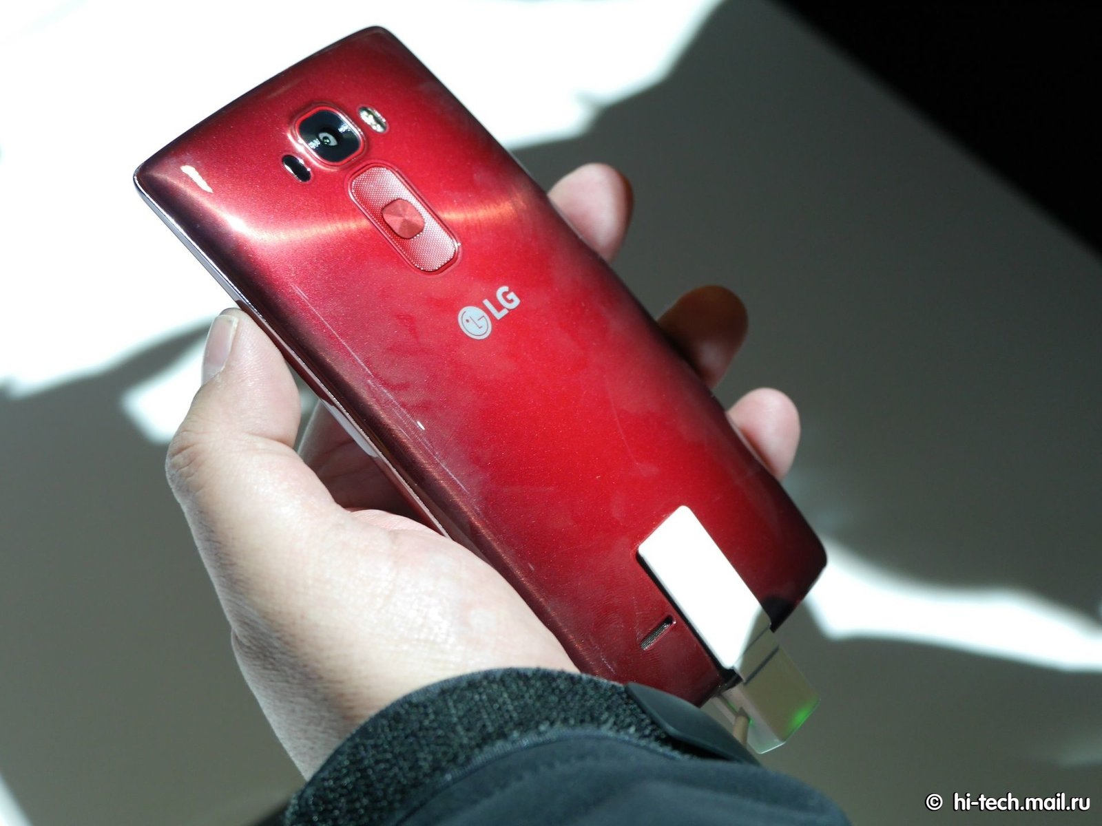 LG на CES 2015: самый мощный изогнутый смартфон - Hi-Tech Mail.ru