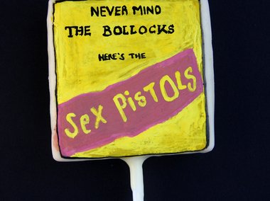 Slide image for gallery: 2723 | Леденец-обложка альбома Never Mind the Bollocks, Here’s the Sex Pistols группы Sex Pistols