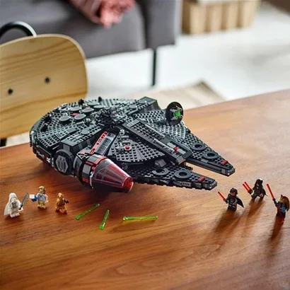 Star Wars: 75389 The Dark Falcon