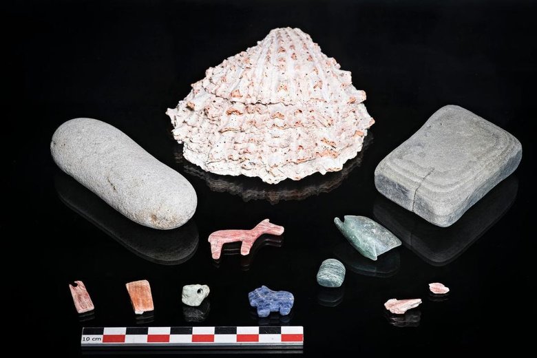 Артефакты со дна озера Титикака. Фото: Smithsonian