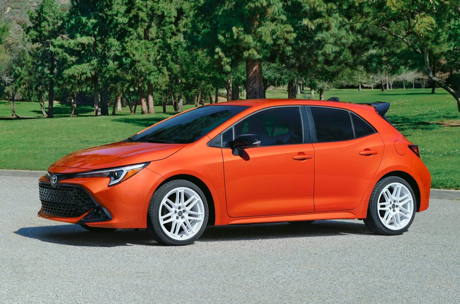 Ностальгия по «восьмидесятым»: представлен спортивный хэтчбек Toyota Corolla FX Ностальгия по «восьмидесятым»: представлен спортивный хэтчбек Toyota Corolla FX