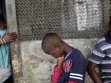 Кадр из Дети Эболы