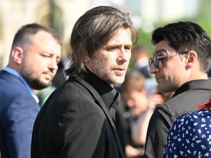Петр Чернышев на похоронах Анастасии Заворотнюк
