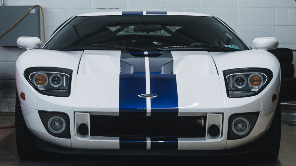 Современный автомобиль Ford GT как символ технологического и инженерного наследия Генри Форда Современный автомобиль Ford GT как символ технологического и инженерного наследия Генри Форда