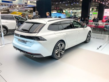 slide image for gallery: 23794 | Peugeot 508 SW Hybrid